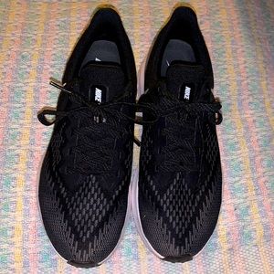 Nike running shoes fly net